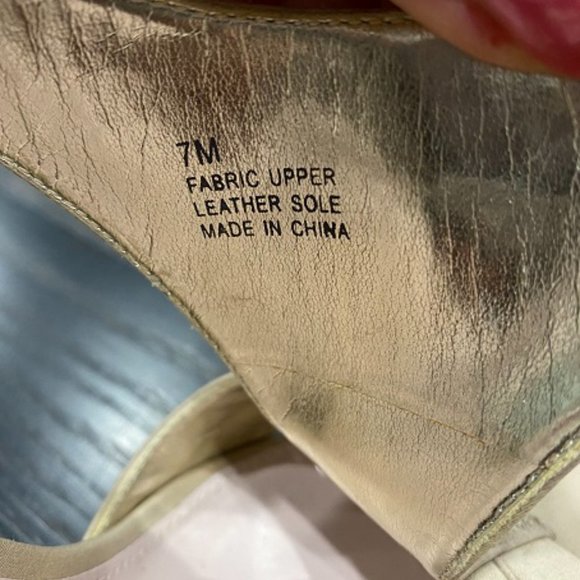 Glam & comfy Glint Vero Cuoio gold platform heels - Picture 6 of 9